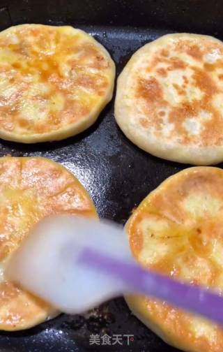 猪肉酸菜馅饼的做法步骤：9