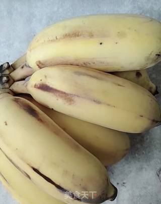 炸香蕉的做法步骤：1