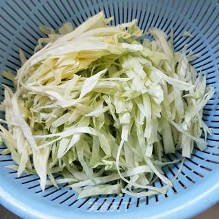 小炒白菜的做法步骤：3