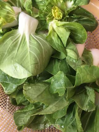 家常菜蛋饺烧青菜的做法步骤：1