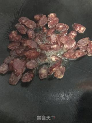 荷兰豆炒腊肠的做法步骤：3