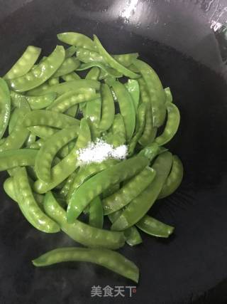 荷兰豆炒腊肠的做法步骤：4
