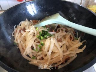 猪油渣炒萝卜丝的做法步骤：7