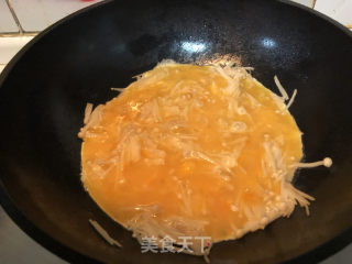 金针菇炒蛋的做法步骤：5
