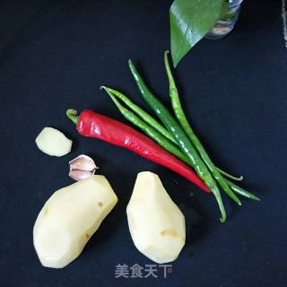 双椒土豆丝的做法步骤：1