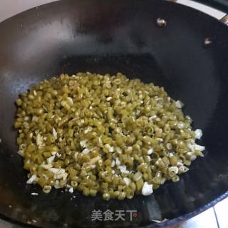 酸豆角炒鸡蛋的做法步骤：8