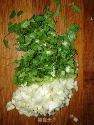蒜蓉香菜蒸腊肠的做法步骤：2
