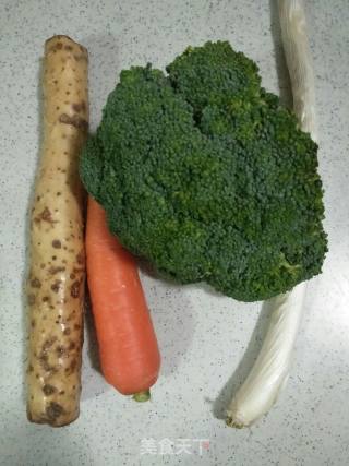 西兰花炒山药的做法步骤：1