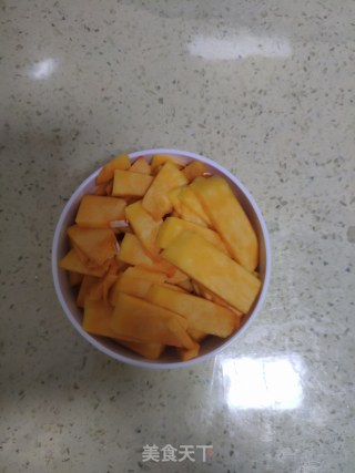 南瓜荷叶饼的做法步骤：1
