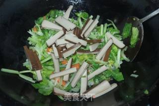 芹菜炒鸡蛋干的做法步骤：4