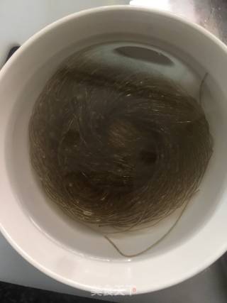 白菜粉条煮油豆腐的做法步骤：2
