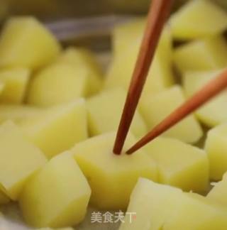 糖醋麻辣锅巴土豆坨坨的做法步骤：1