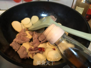 慈菇炒肉片的做法步骤：7