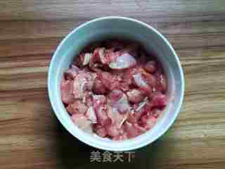 鹰嘴豆鸡肉焗小米饭的做法步骤：3
