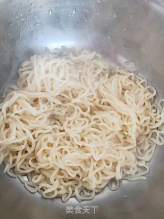 蔬菜热汤面的做法步骤：4