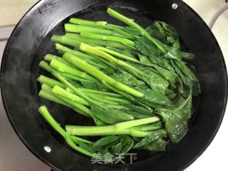 白灼菜心的做法步骤：2