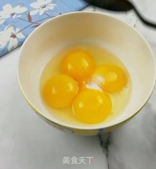 双色蛋卷的做法步骤：1