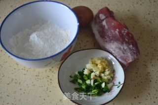 糖醋里脊的做法步骤：1
