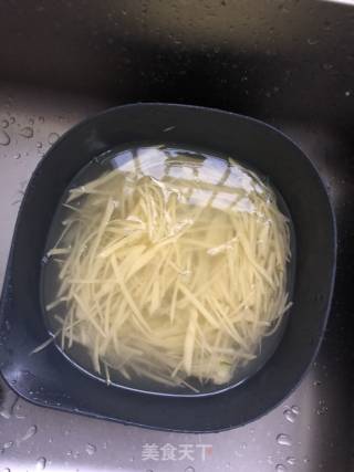酸辣土豆丝的做法步骤：2