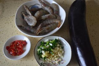 鱼香虾球茄子煲的做法步骤：1