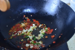 鱼香虾球茄子煲的做法步骤：10