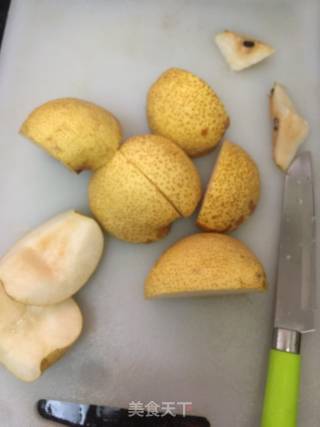 银耳炖梨的做法步骤：1
