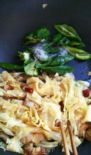 腐竹回锅肉的做法步骤：4