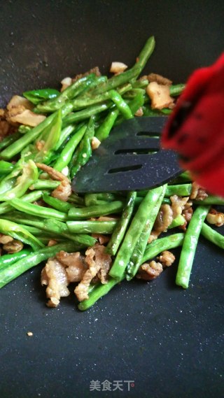 干煸四季豆的做法步骤：6
