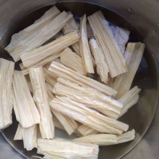 蒜蓉粉丝蒸腐竹的做法步骤：2
