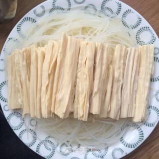 蒜蓉粉丝蒸腐竹的做法步骤：3