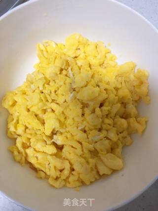 韭菜鸡蛋豆皮馅饺子的做法步骤：4