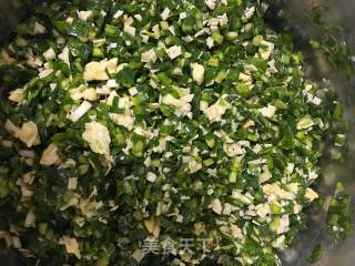 韭菜鸡蛋豆皮馅饺子的做法步骤：9