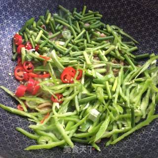 蒜苔豆芽炒面的做法步骤：8