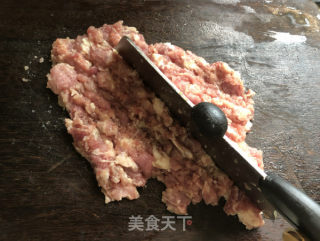 油面筋塞肉的做法步骤：1