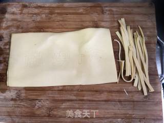 青椒炒干丝的做法步骤：1