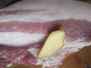 #团圆饭#回锅肉炒胡萝卜片的做法步骤：1