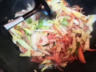 火腿肠炒胡萝卜西芹的做法步骤：5