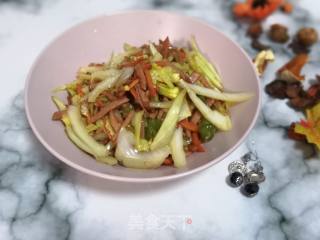 火腿肠炒胡萝卜西芹的做法步骤：6