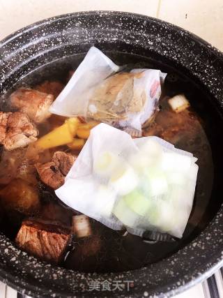 红烧牛肉面的做法步骤：3
