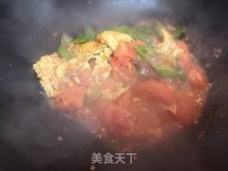 家常菜——青椒西红柿炒鸡蛋的做法步骤：5