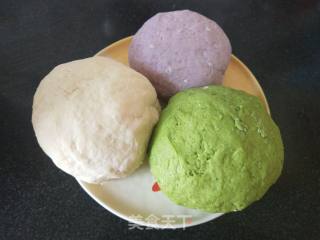 三色饺子的做法步骤：1