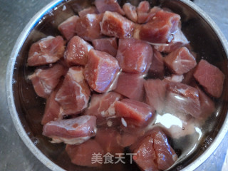 蘑菇炒牛肉的做法步骤：1