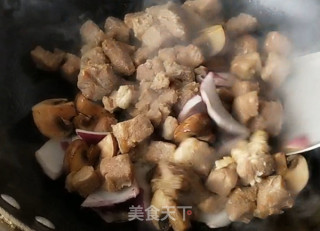 蘑菇炒牛肉的做法步骤：12