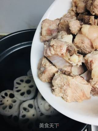 排骨藕汤的做法步骤：3