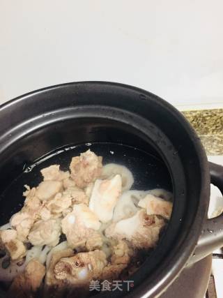 排骨藕汤的做法步骤：4