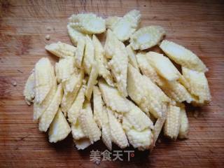 #团圆饭#玉米笋炒荷兰豆的做法步骤：1