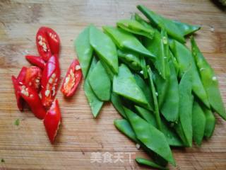#团圆饭#玉米笋炒荷兰豆的做法步骤：2