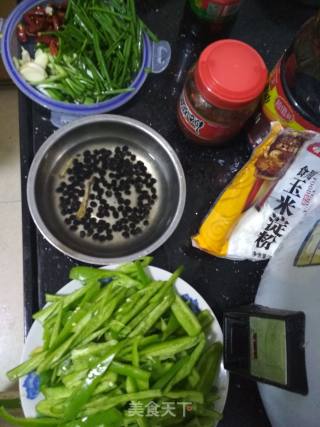 辣椒炒肉的做法步骤：2