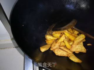 拔丝山药的做法步骤：11