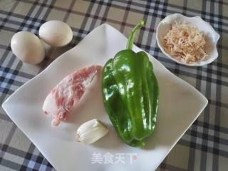 肉丁辣子炒虾皮的做法步骤：1